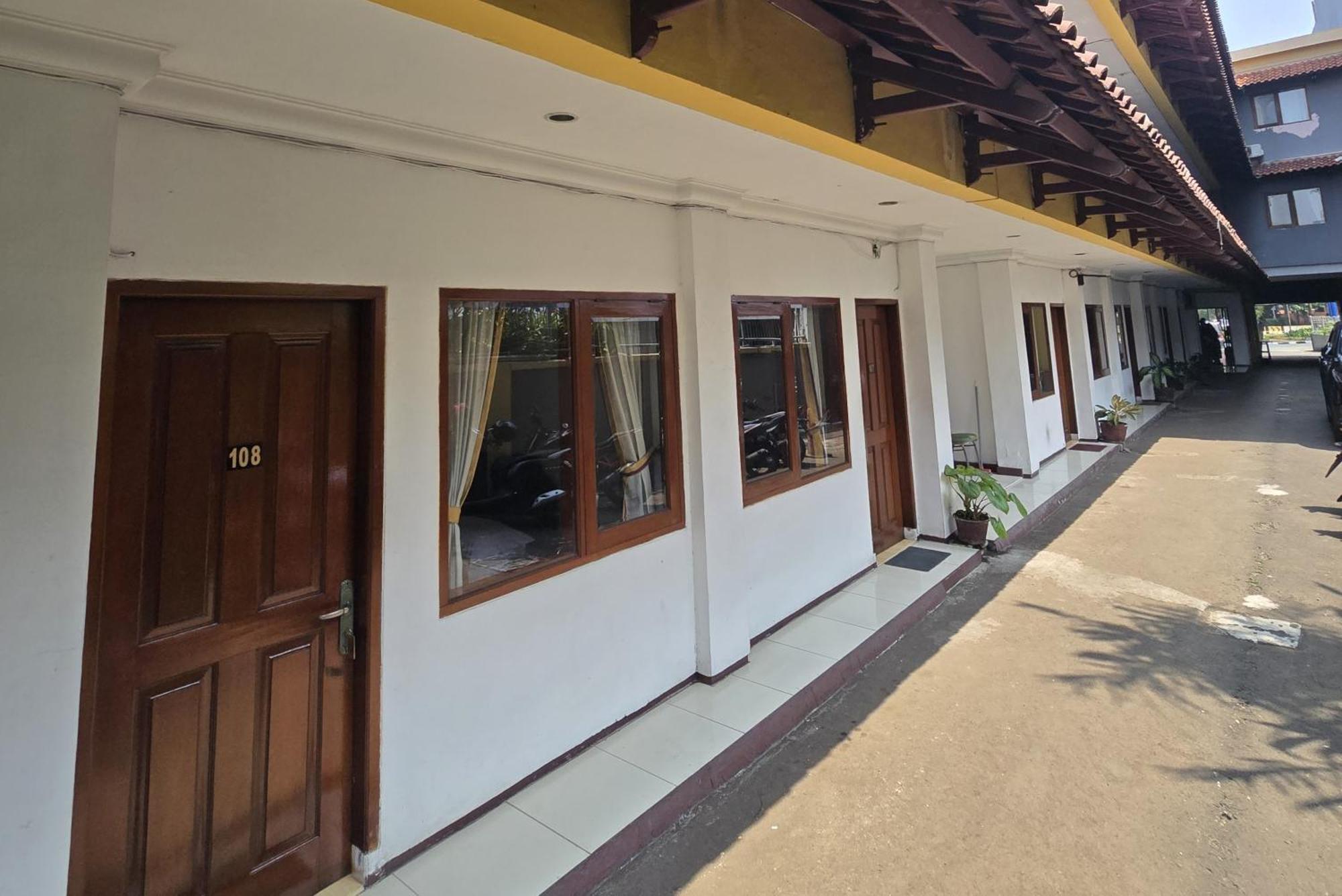 Hotel Maxim Kwitang Джакарта Экстерьер фото