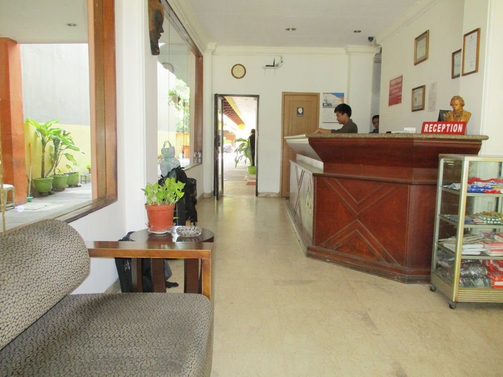 Hotel Maxim Kwitang Джакарта Экстерьер фото