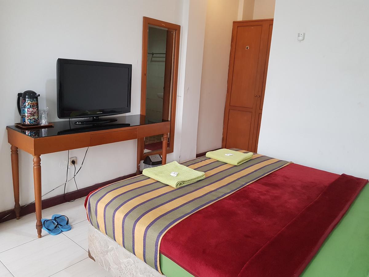 Hotel Maxim Kwitang Джакарта Экстерьер фото
