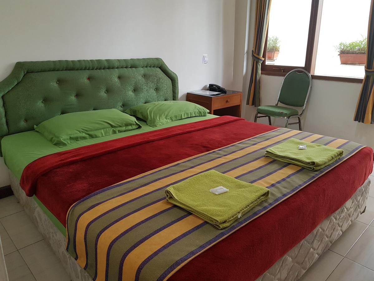 Hotel Maxim Kwitang Джакарта Экстерьер фото